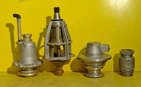 Main valves fuel and LOX